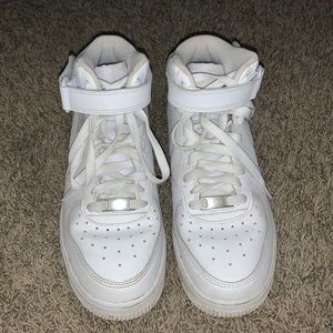 High top Air Force 1’s